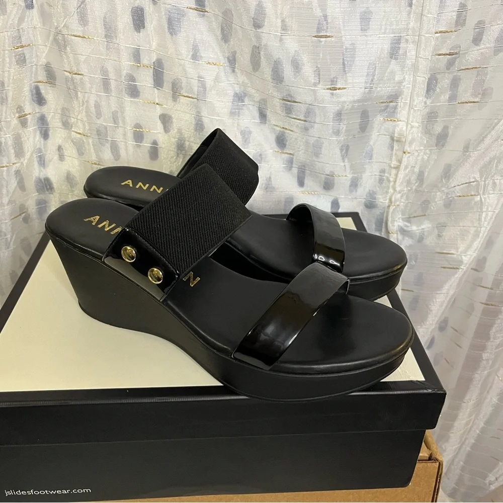 NEW. Ann Kline Black strap open toe heeled sandals NWOT